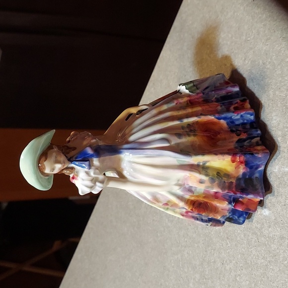 Royal Doulton Easter Day figurine - Picture 1 of 8